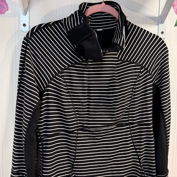 Lululemon Base Runner Parallel Stripe
Half Zip Sz 8 - Picture 7 of 12